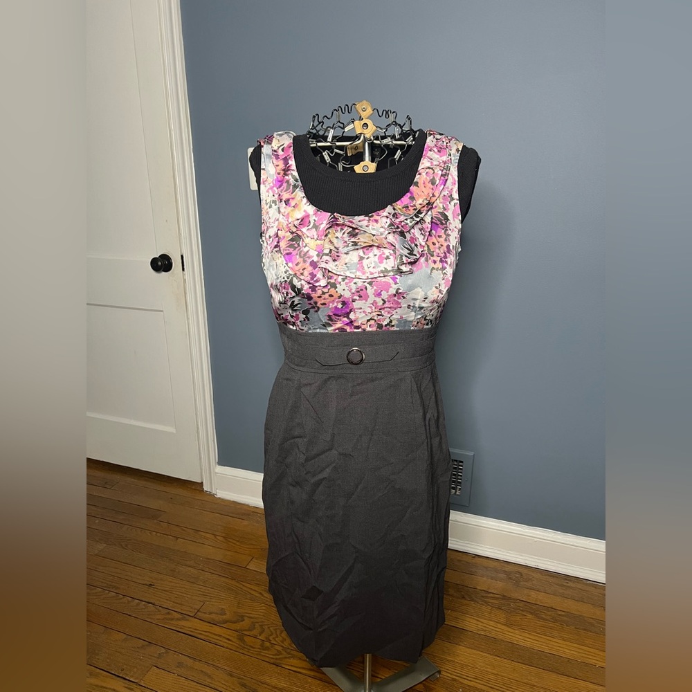 Tahari 6P floral and gray pencil cut dress